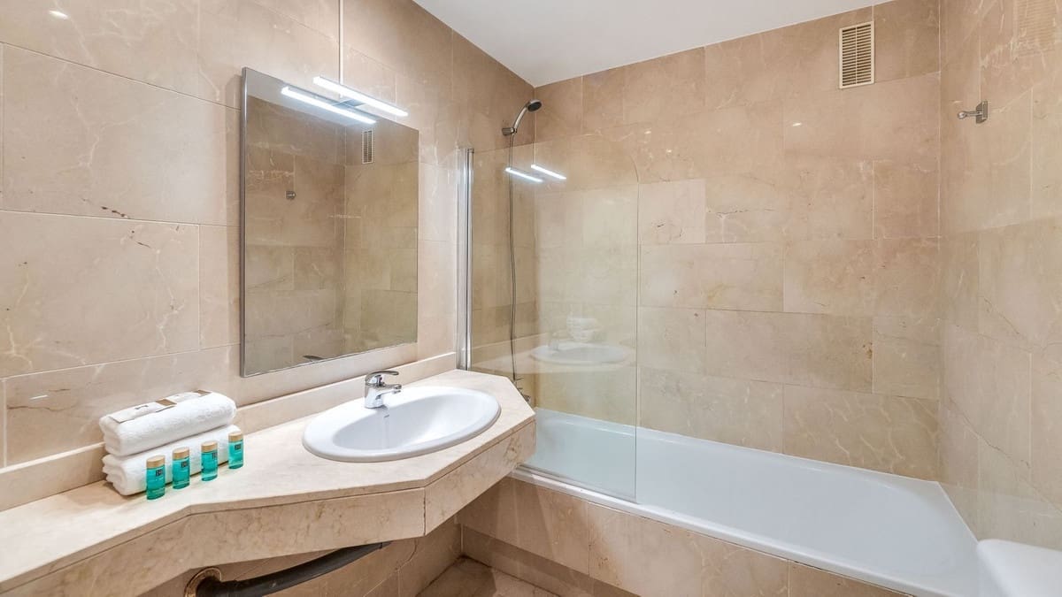 3 Zimmer Apartment zu verkaufen in Puerto Banus mit Pool - 850.000 € (Ref: 9254036)