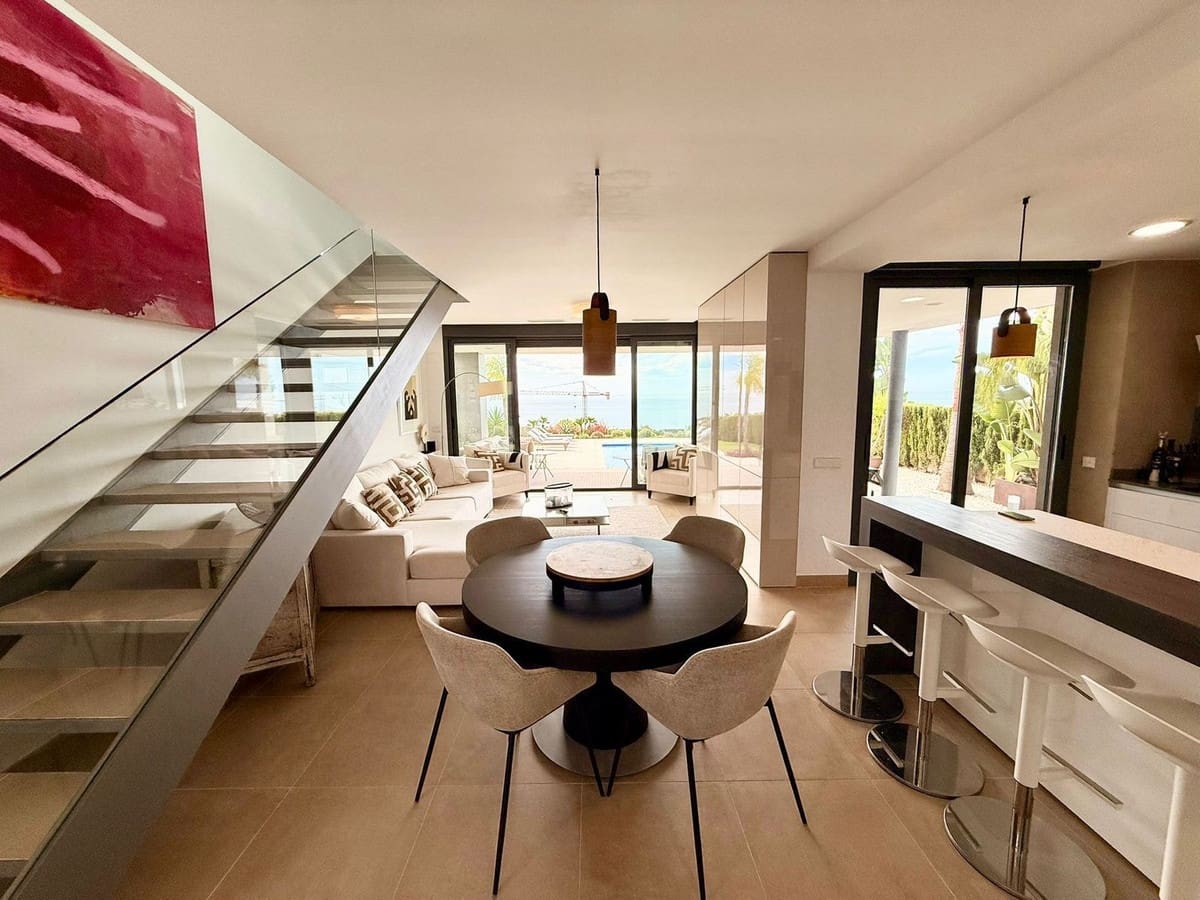 4 sypialnia Willa na sprzedaż w Manilva z basenem garażem - 1 075 000 € (Ref: 9254037)