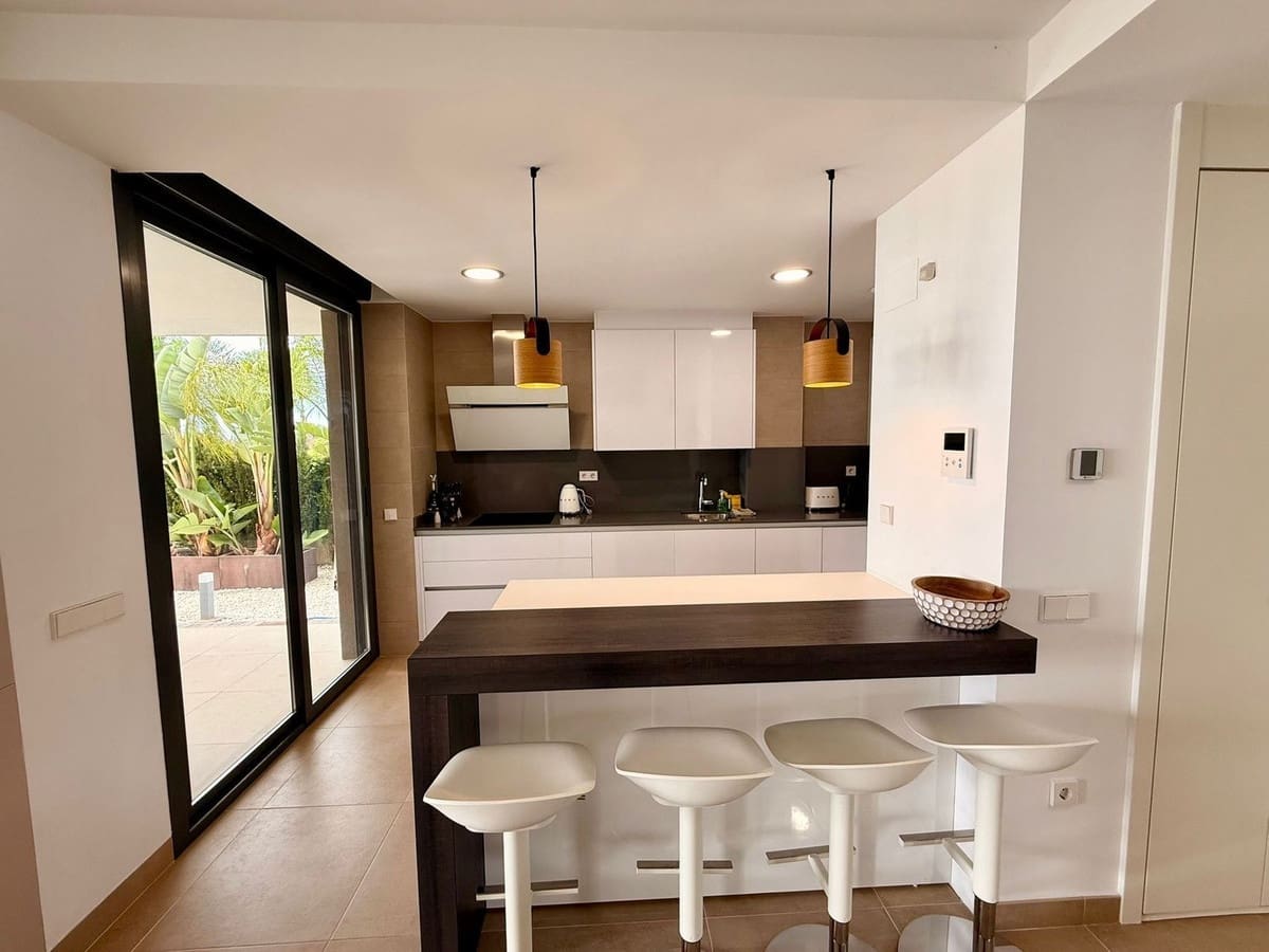 4 sypialnia Willa na sprzedaż w Manilva z basenem garażem - 1 075 000 € (Ref: 9254037)