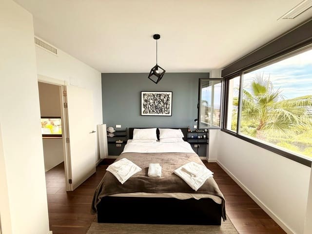 4 sypialnia Willa na sprzedaż w Manilva z basenem garażem - 1 075 000 € (Ref: 9254037)