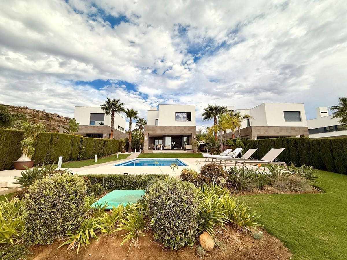 4 sypialnia Willa na sprzedaż w Manilva z basenem garażem - 1 075 000 € (Ref: 9254037)