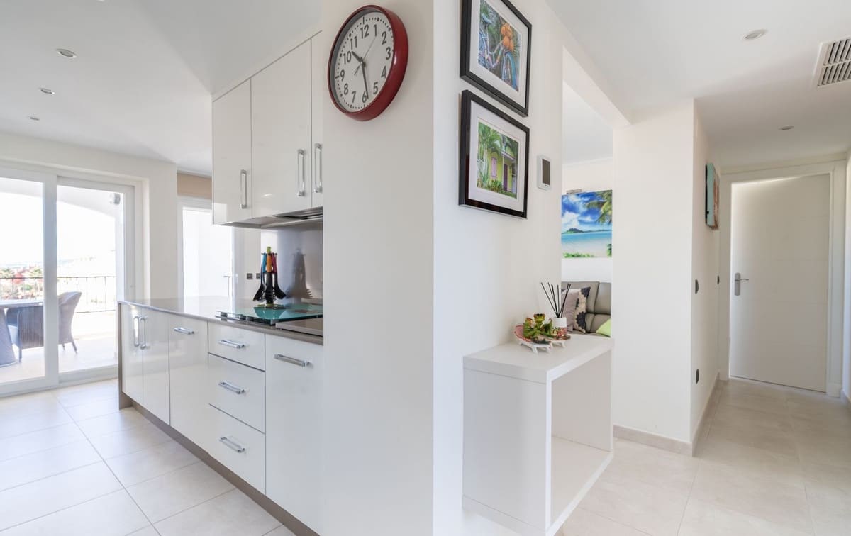 2 soveværelse Lejlighed til salg i Estepona med swimmingpool garage - € 575.000 (Ref: 9265635)