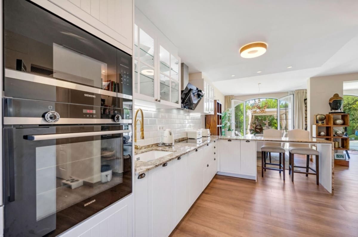 3 soveværelse Semi-Rækkehus til salg i Guadalmina med swimmingpool garage - € 795.000 (Ref: 9265636)