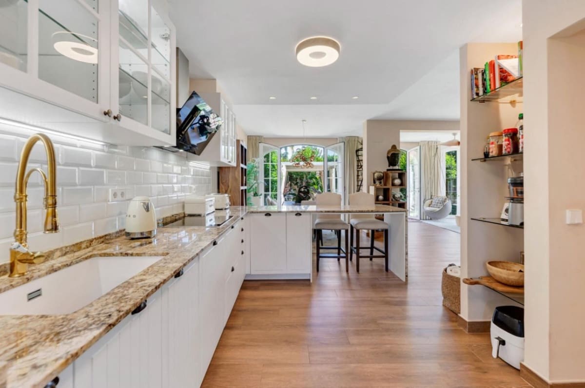 3 soveværelse Semi-Rækkehus til salg i Guadalmina med swimmingpool garage - € 795.000 (Ref: 9265636)