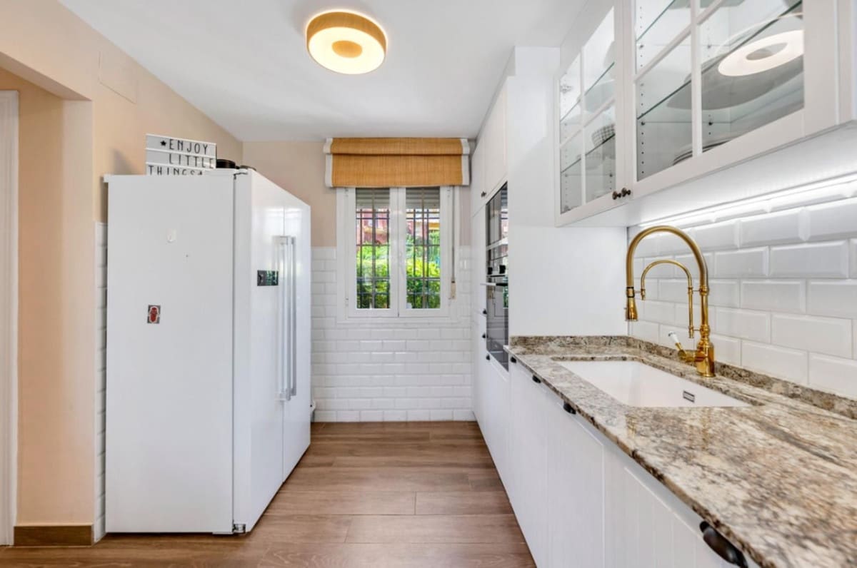 3 soveværelse Semi-Rækkehus til salg i Guadalmina med swimmingpool garage - € 795.000 (Ref: 9265636)