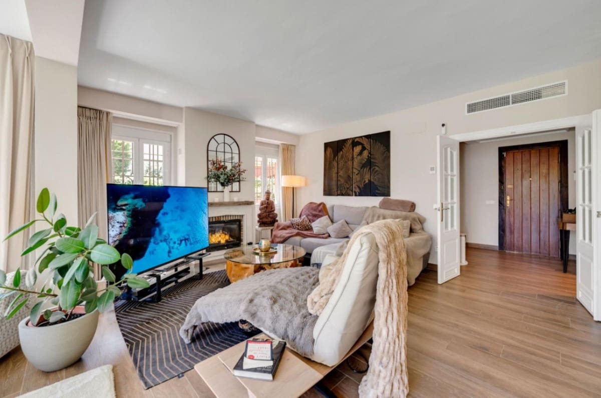 3 soveværelse Semi-Rækkehus til salg i Guadalmina med swimmingpool garage - € 795.000 (Ref: 9265636)