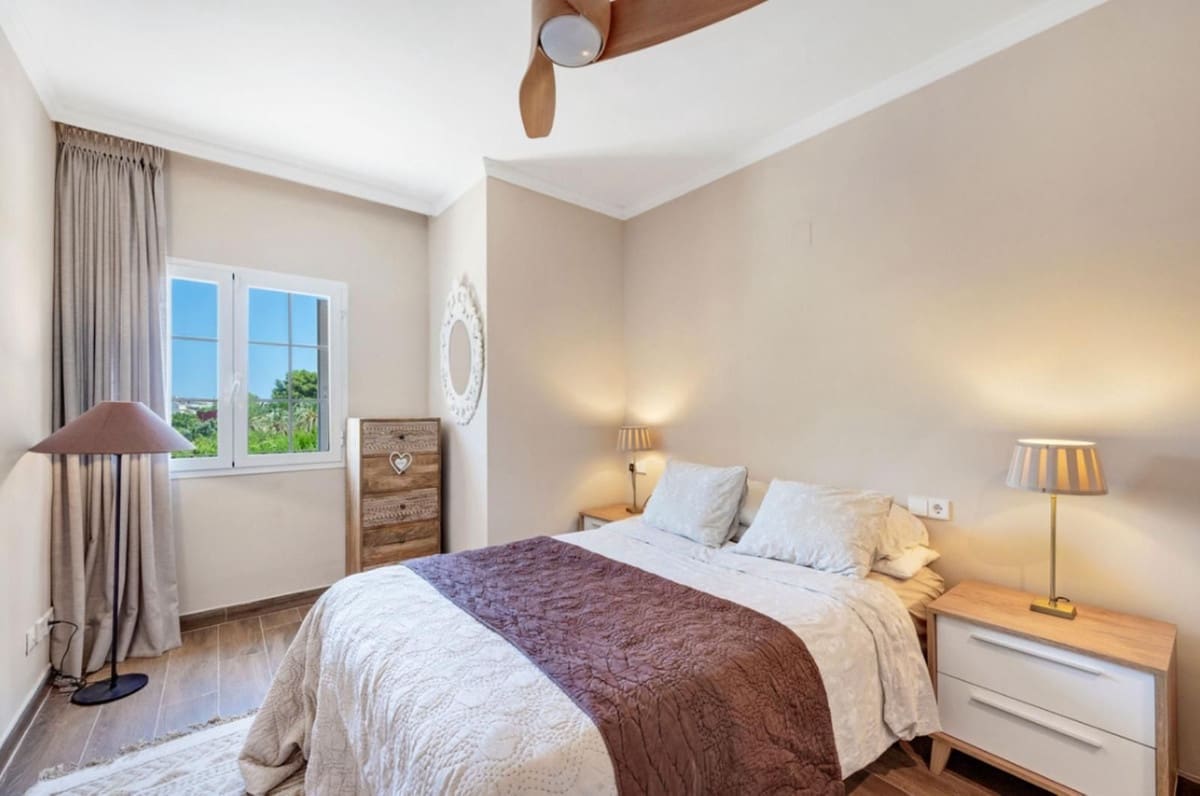 3 soveværelse Semi-Rækkehus til salg i Guadalmina med swimmingpool garage - € 795.000 (Ref: 9265636)