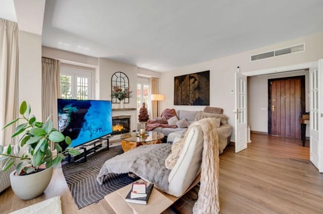 3 soverom Kjedet enebolig til salgs i Guadalmina Alta, Marbella med svømmebasseng garasje - € 795 000 (Ref: 9265636)