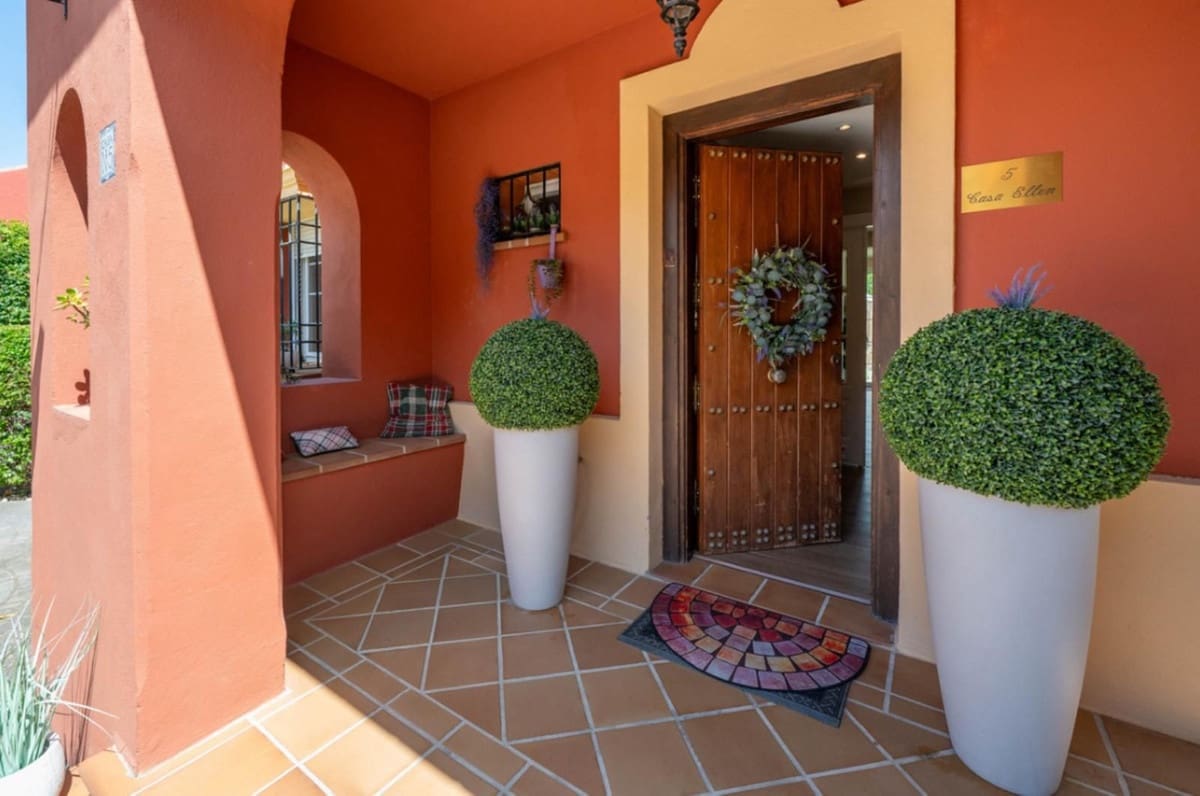 3 soveværelse Semi-Rækkehus til salg i Guadalmina med swimmingpool garage - € 795.000 (Ref: 9265636)