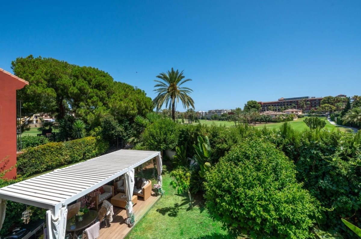 3 soveværelse Semi-Rækkehus til salg i Guadalmina med swimmingpool garage - € 795.000 (Ref: 9265636)