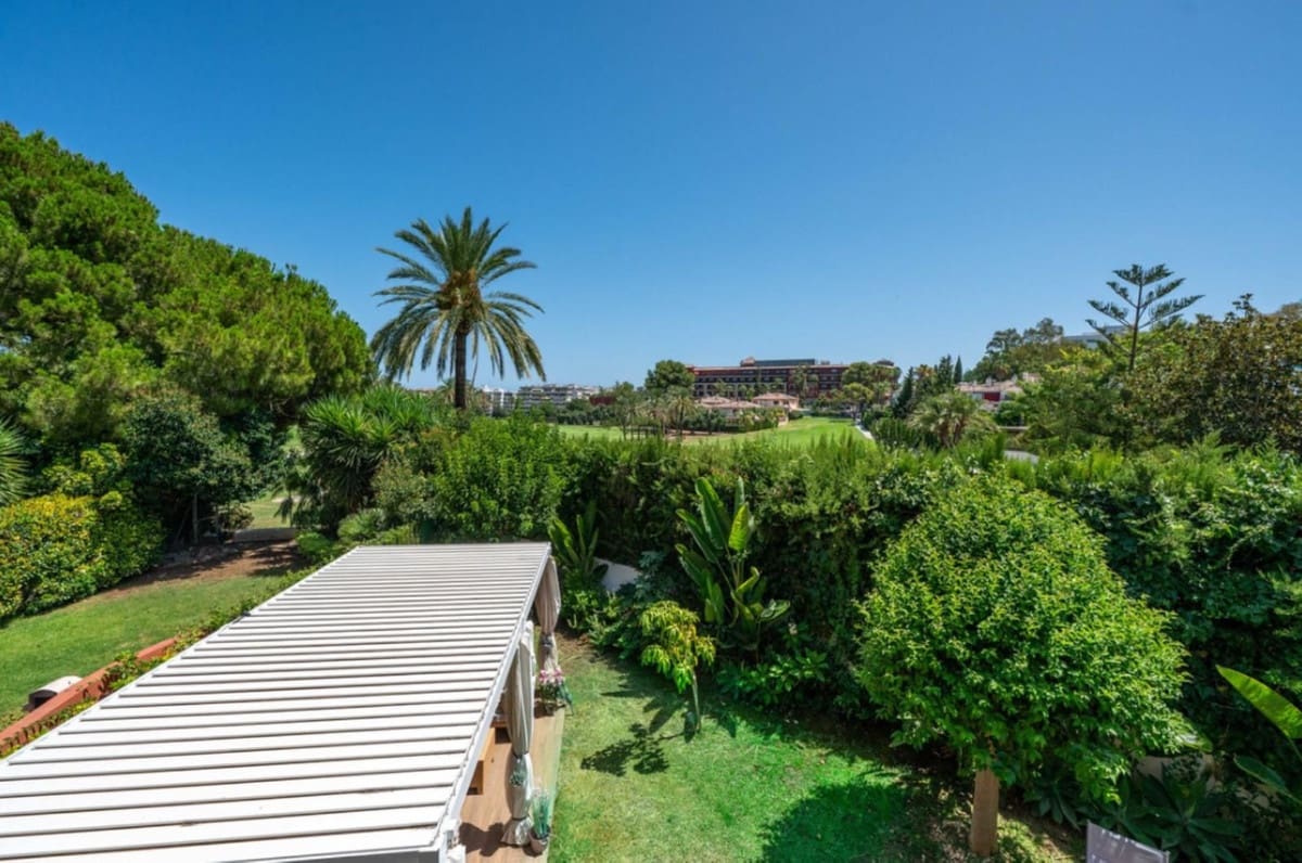 3 soveværelse Semi-Rækkehus til salg i Guadalmina med swimmingpool garage - € 795.000 (Ref: 9265636)