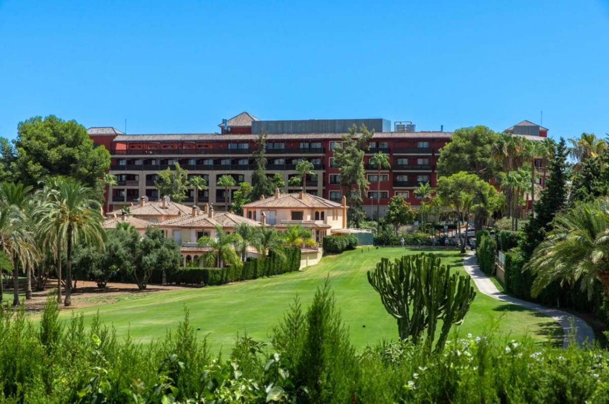 3 soveværelse Semi-Rækkehus til salg i Guadalmina med swimmingpool garage - € 795.000 (Ref: 9265636)