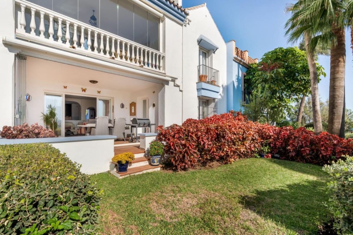 2 sovrum Lägenhet till salu i Bahia de Casares med pool garage - 585 000 € (Ref: 9265640)
