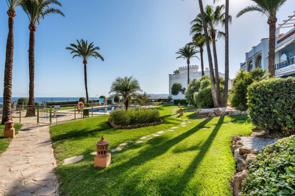 2 sovrum Lägenhet till salu i Bahia de Casares med pool garage - 585 000 € (Ref: 9265640)