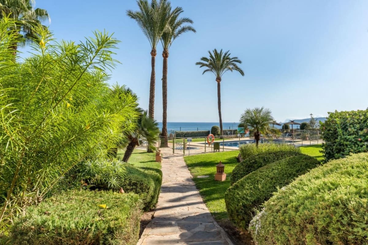 2 sovrum Lägenhet till salu i Bahia de Casares med pool garage - 585 000 € (Ref: 9265640)