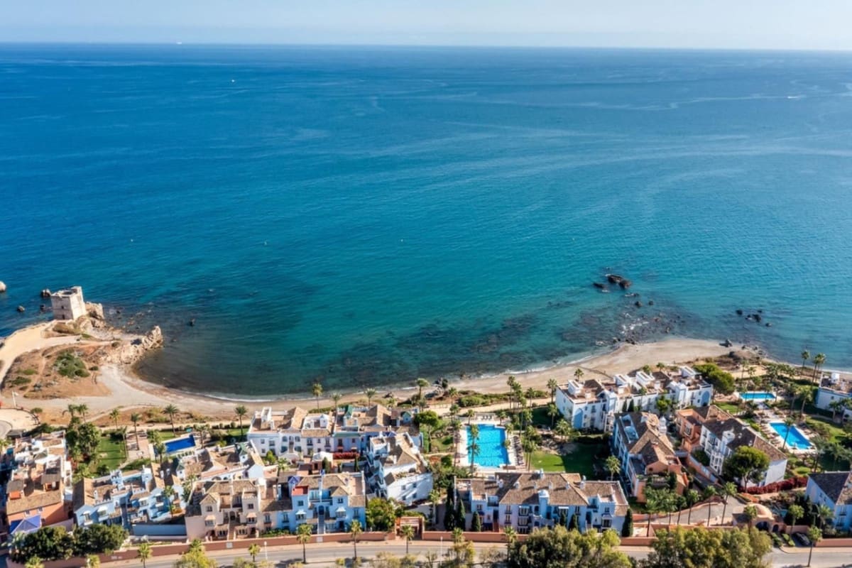 2 sovrum Lägenhet till salu i Bahia de Casares med pool garage - 585 000 € (Ref: 9265640)