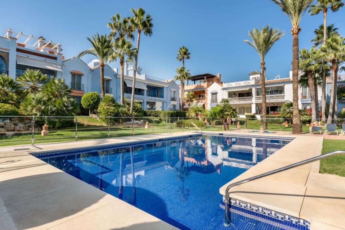 2 sovrum Lägenhet till salu i Bahia de Casares med pool garage - 585 000 € (Ref: 9265640)