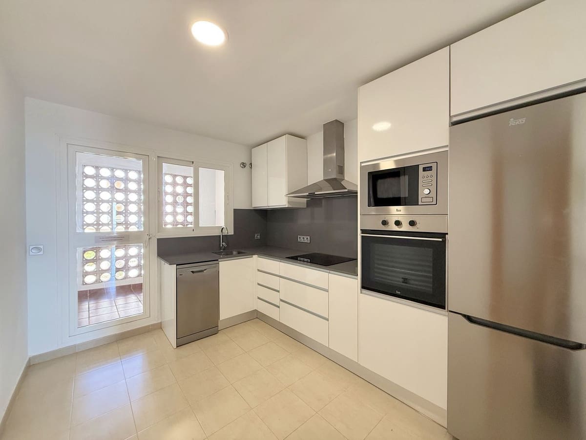 2 soveværelse Lejlighed til salg i La Duquesa / Puerto de la Duquesa med swimmingpool garage - € 320.000 (Ref: 9293466)