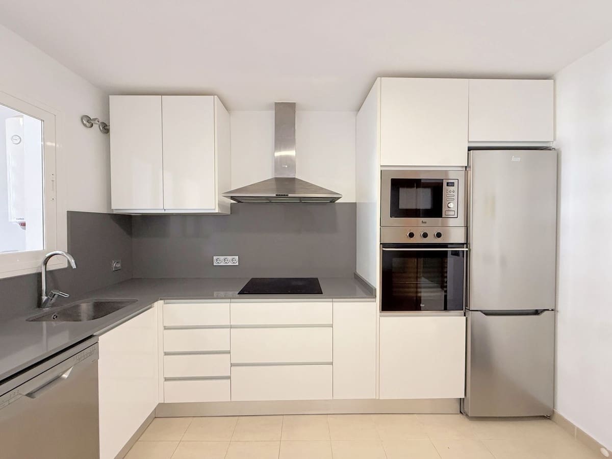 2 soveværelse Lejlighed til salg i La Duquesa / Puerto de la Duquesa med swimmingpool garage - € 320.000 (Ref: 9293466)