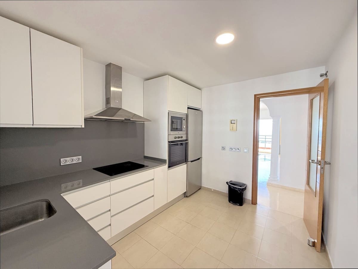 2 soveværelse Lejlighed til salg i La Duquesa / Puerto de la Duquesa med swimmingpool garage - € 320.000 (Ref: 9293466)