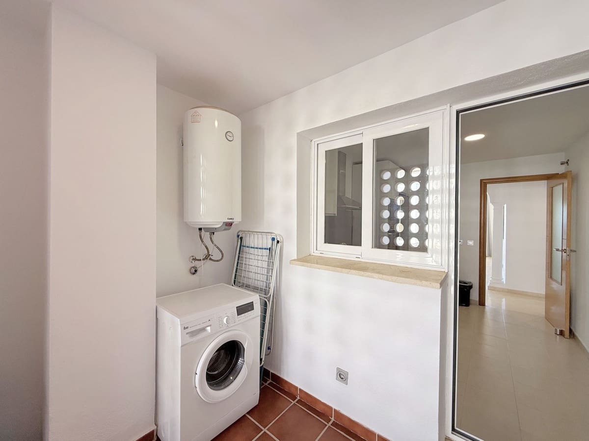 2 soveværelse Lejlighed til salg i La Duquesa / Puerto de la Duquesa med swimmingpool garage - € 320.000 (Ref: 9293466)