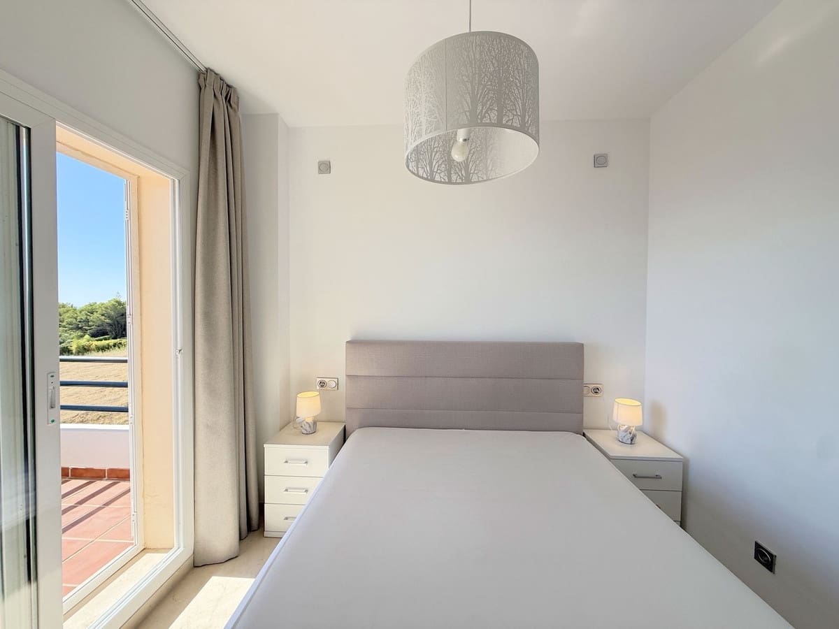 2 soveværelse Lejlighed til salg i La Duquesa / Puerto de la Duquesa med swimmingpool garage - € 320.000 (Ref: 9293466)