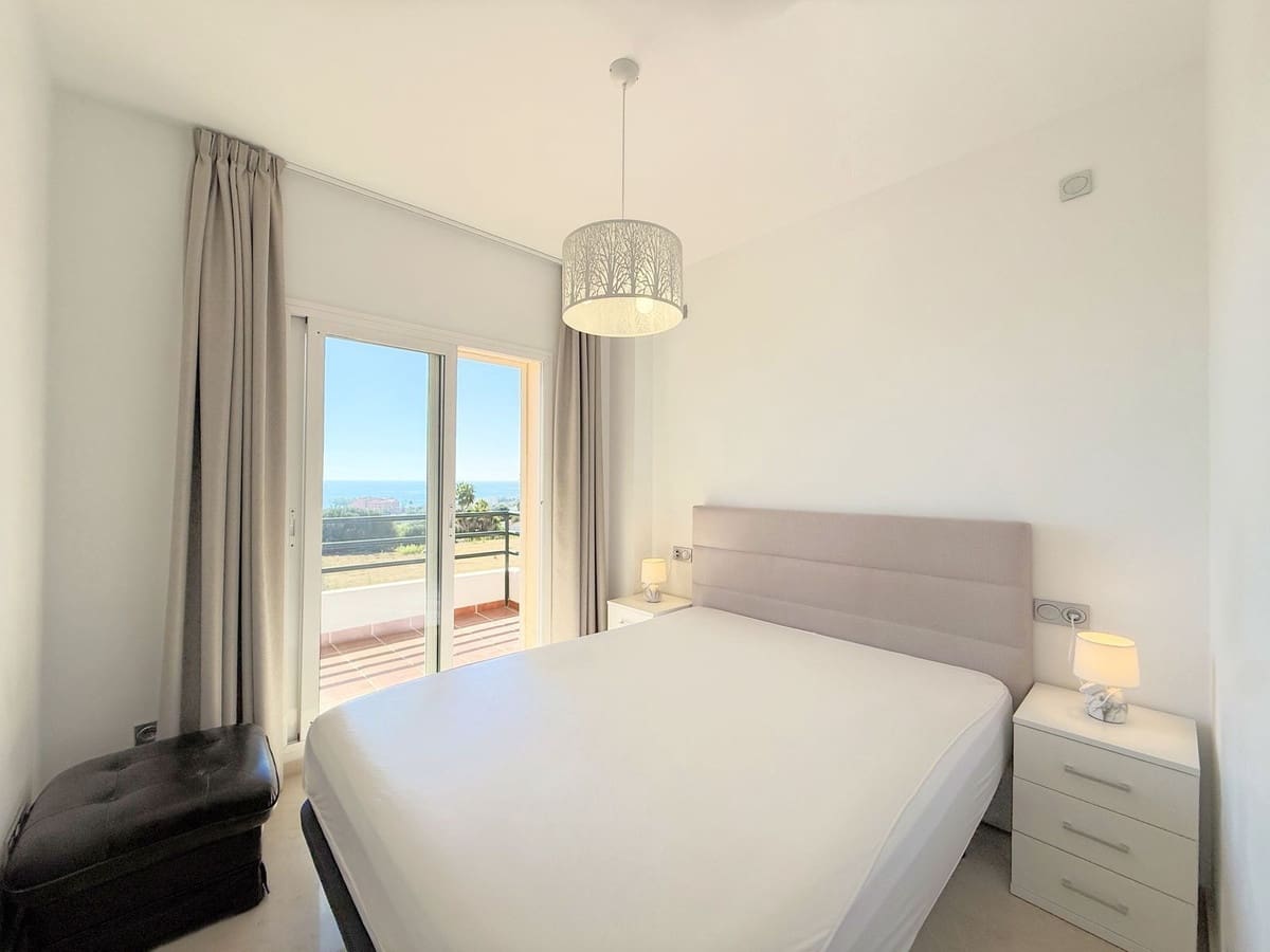 2 soveværelse Lejlighed til salg i La Duquesa / Puerto de la Duquesa med swimmingpool garage - € 320.000 (Ref: 9293466)