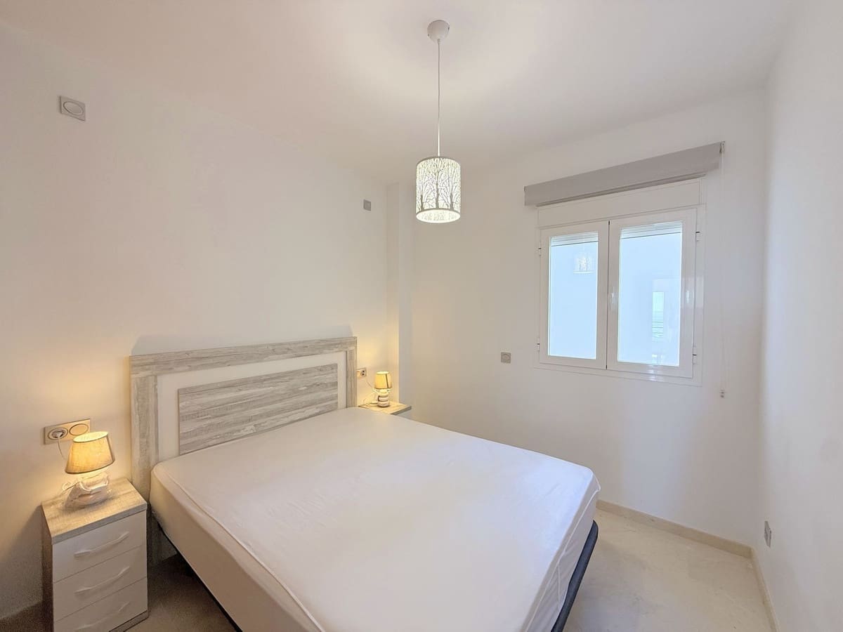 2 soveværelse Lejlighed til salg i La Duquesa / Puerto de la Duquesa med swimmingpool garage - € 320.000 (Ref: 9293466)