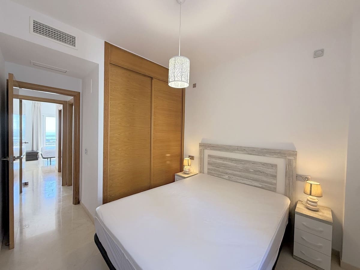 2 soveværelse Lejlighed til salg i La Duquesa / Puerto de la Duquesa med swimmingpool garage - € 320.000 (Ref: 9293466)