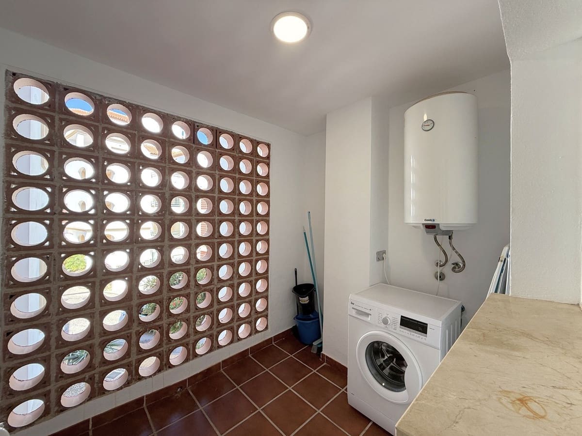 2 soveværelse Lejlighed til salg i La Duquesa / Puerto de la Duquesa med swimmingpool garage - € 320.000 (Ref: 9293466)