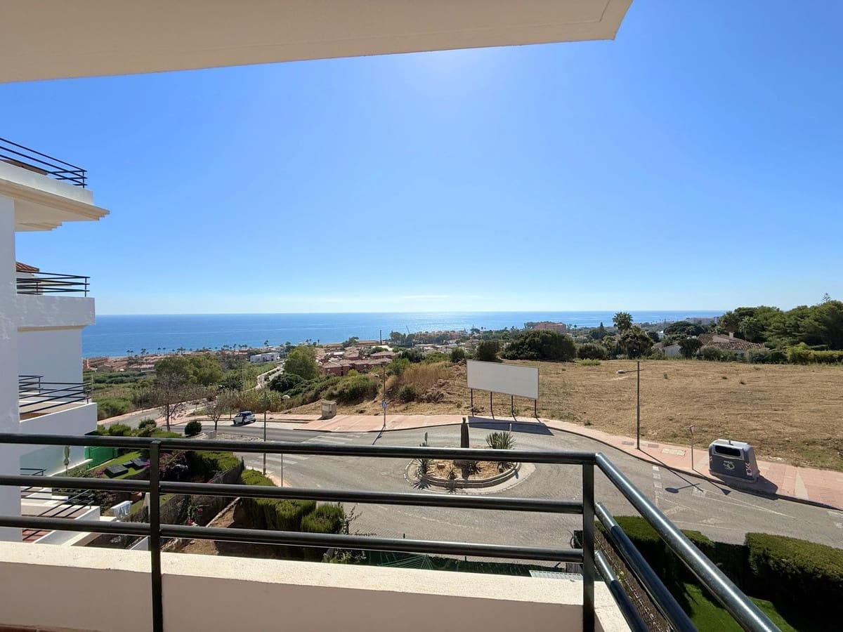 2 soveværelse Lejlighed til salg i La Duquesa / Puerto de la Duquesa med swimmingpool garage - € 320.000 (Ref: 9293466)