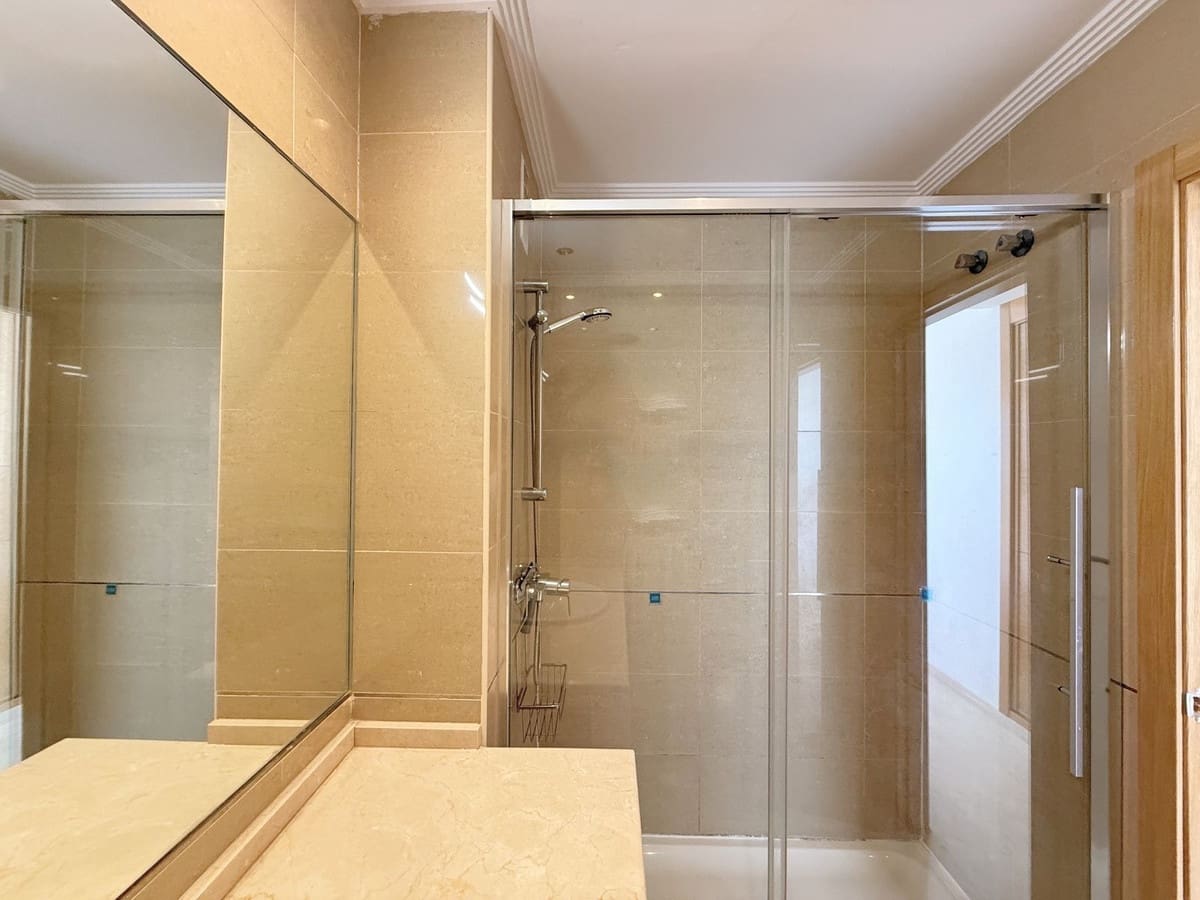 2 soveværelse Lejlighed til salg i La Duquesa / Puerto de la Duquesa med swimmingpool garage - € 320.000 (Ref: 9293466)