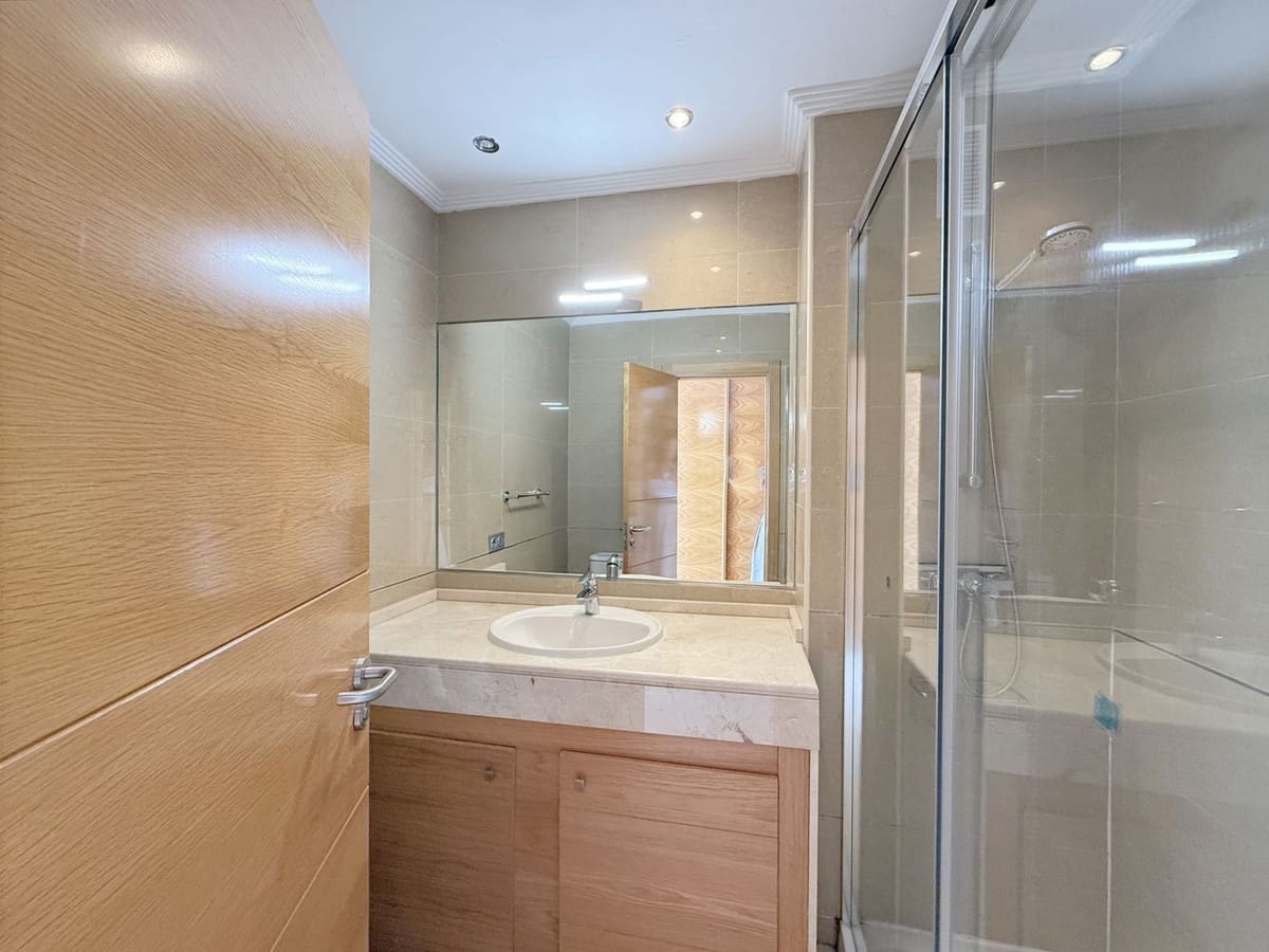 2 soveværelse Lejlighed til salg i La Duquesa / Puerto de la Duquesa med swimmingpool garage - € 320.000 (Ref: 9293466)