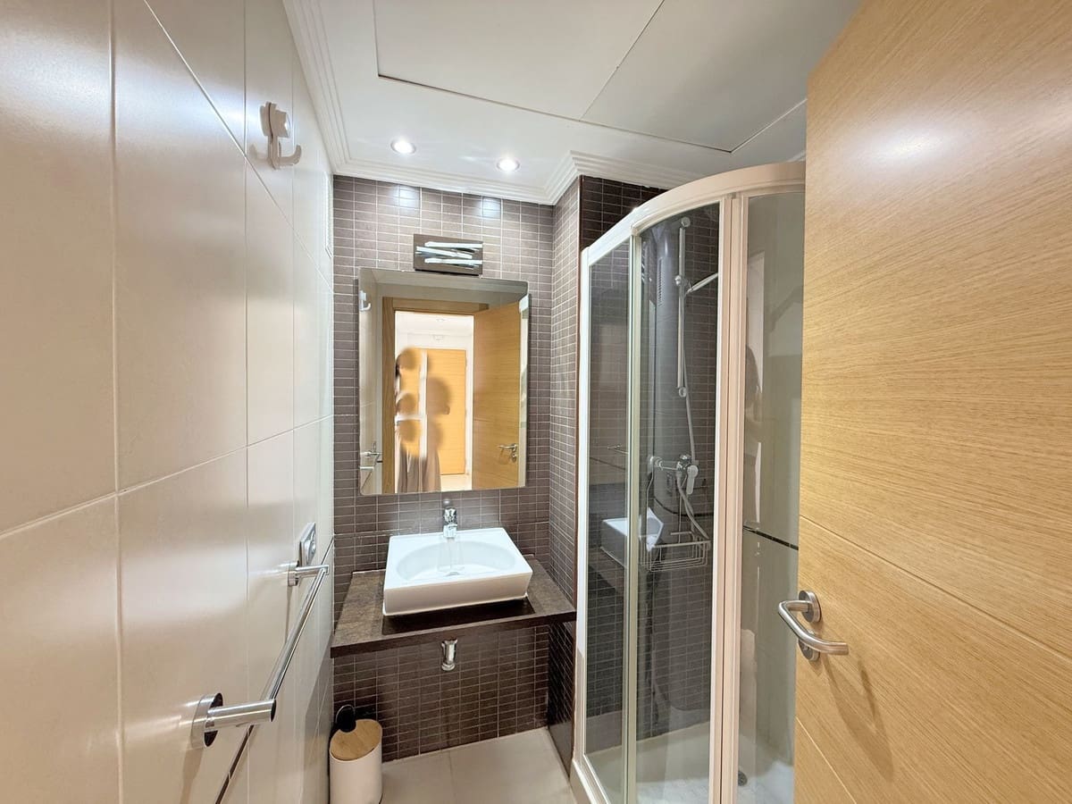 2 soveværelse Lejlighed til salg i La Duquesa / Puerto de la Duquesa med swimmingpool garage - € 320.000 (Ref: 9293466)