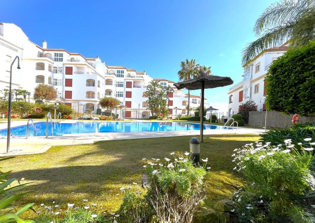 2 soveværelse Lejlighed til salg i La Duquesa / Puerto de la Duquesa med swimmingpool garage - € 320.000 (Ref: 9293466)