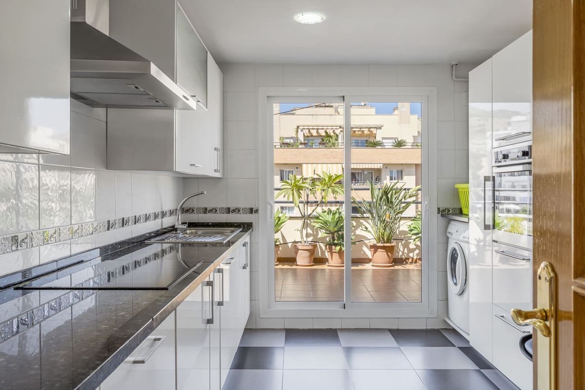 4 soveværelse Lejlighed til salg i Benalmadena med swimmingpool garage - € 649.000 (Ref: 9294076)