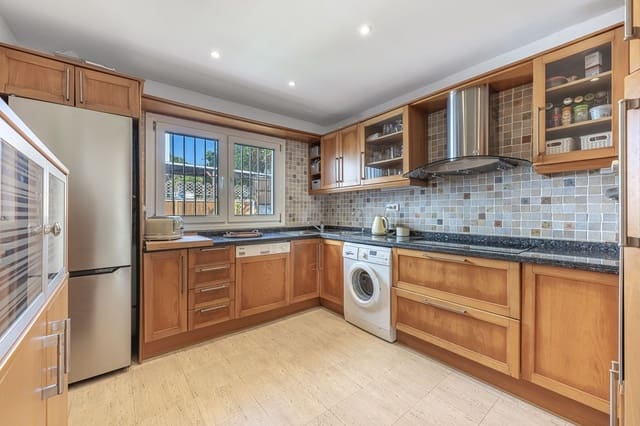 3 makuuhuone Huvila myytävänä paikassa La Duquesa / Puerto de la Duquesa, Manilva mukana uima-altaan - 460 000 € (Ref: 9300299)