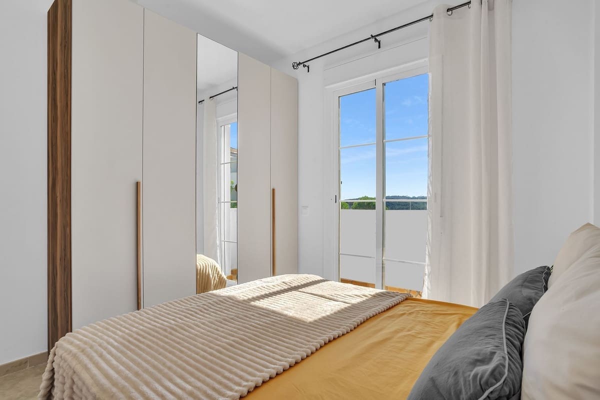 3 soverom Penthouse til salgs i Manilva med svømmebasseng garasje - € 265 000 (Ref: 9300300)