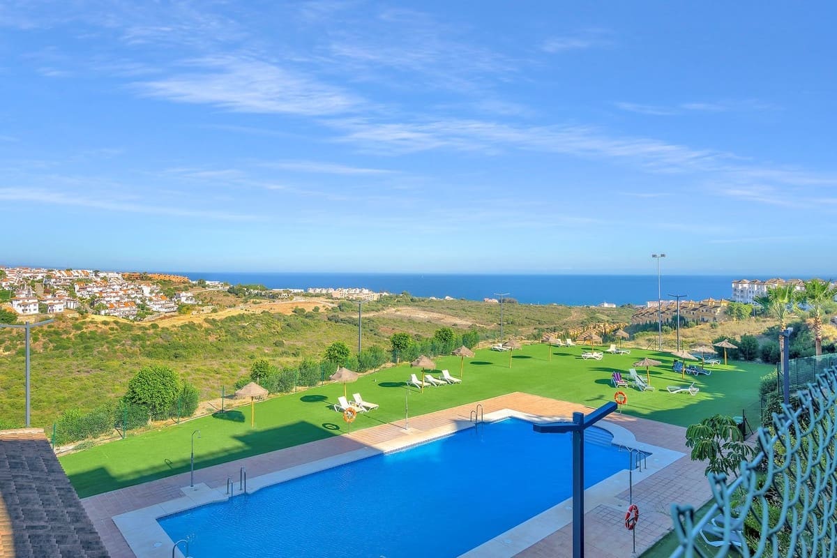 3 soverom Penthouse til salgs i Manilva med svømmebasseng garasje - € 265 000 (Ref: 9300300)