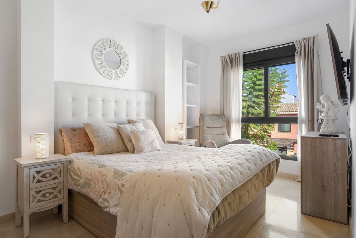 2 soverom Leilighet til salgs i Bel-Air med svømmebasseng garasje - € 420 000 (Ref: 9300301)