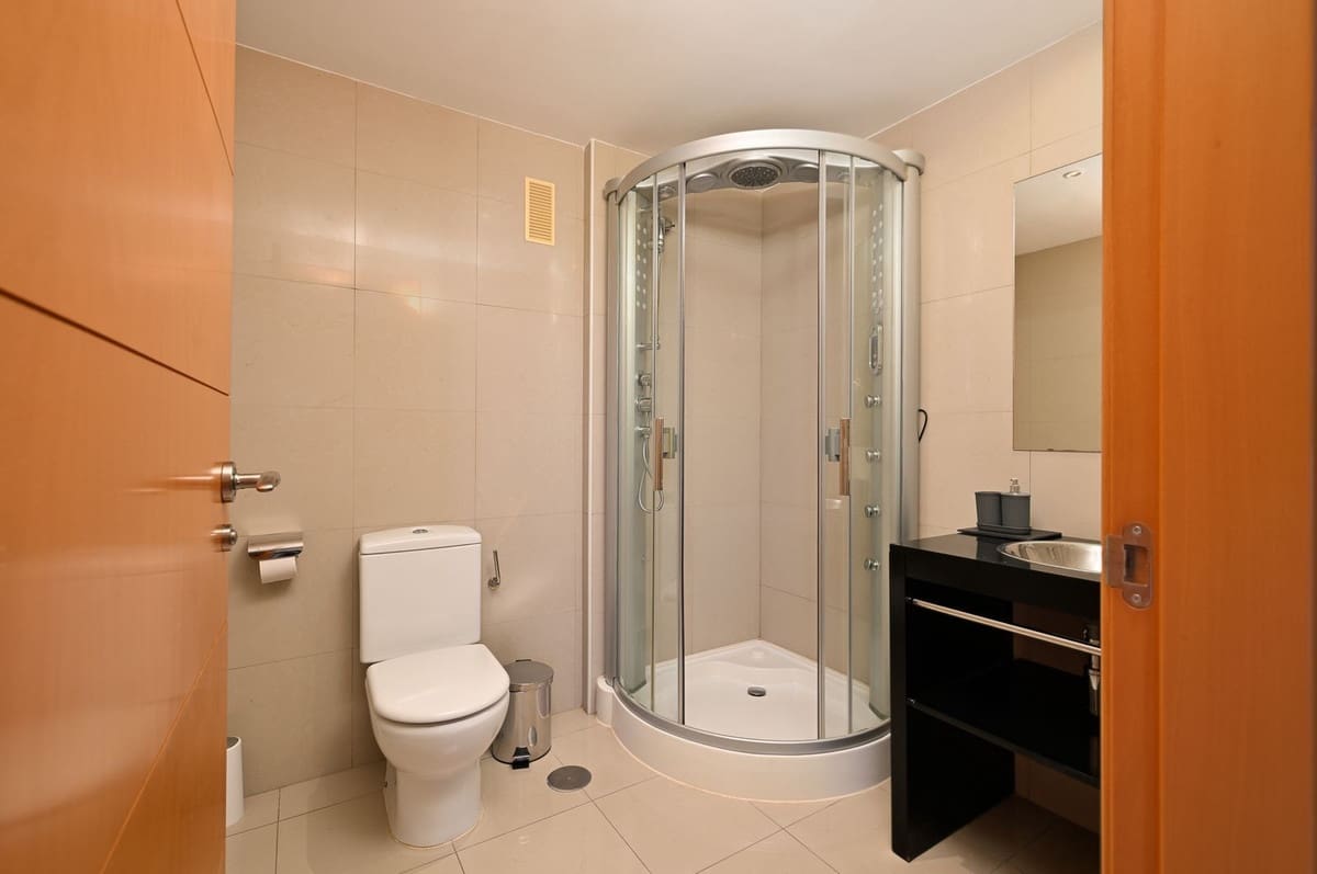 3 slaapkamer Halfvrijstaande villa te koop in Estepona met zwembad garage - € 595.000 (Ref: 9300302)