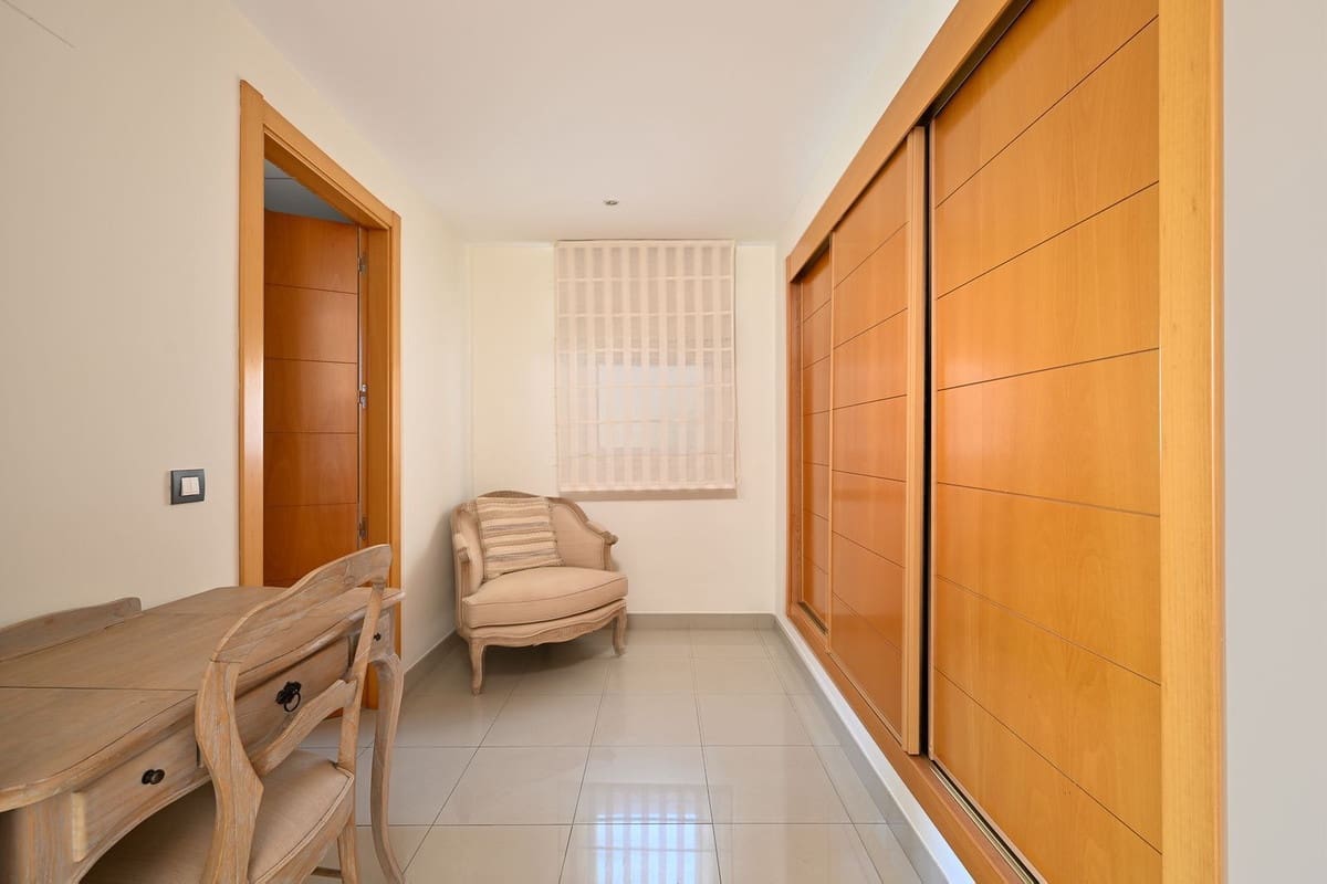 3 slaapkamer Halfvrijstaande villa te koop in Estepona met zwembad garage - € 595.000 (Ref: 9300302)