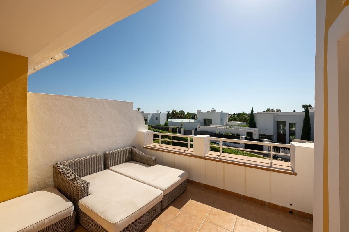 3 slaapkamer Halfvrijstaande villa te koop in Estepona met zwembad garage - € 595.000 (Ref: 9300302)