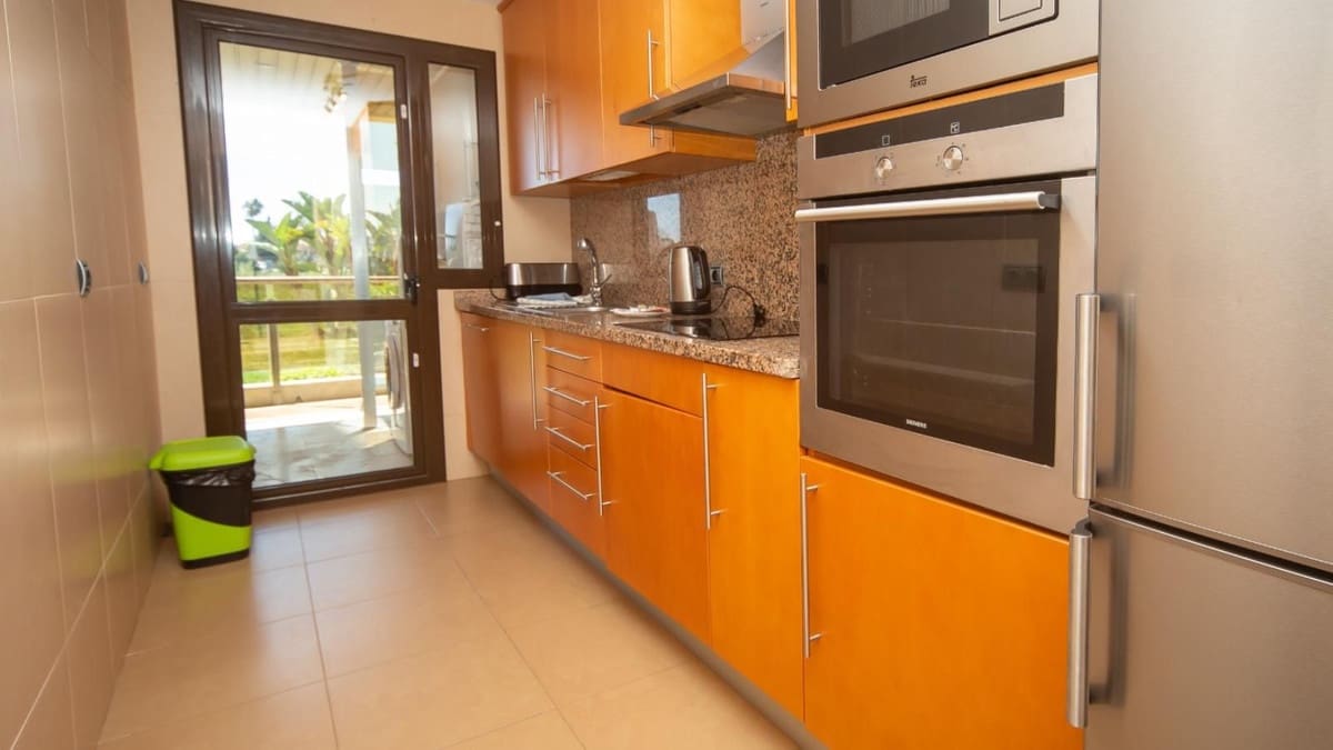 2 sypialnia Apartament na sprzedaż w La Duquesa / Puerto de la Duquesa z basenem garażem - 379 000 € (Ref: 9304838)