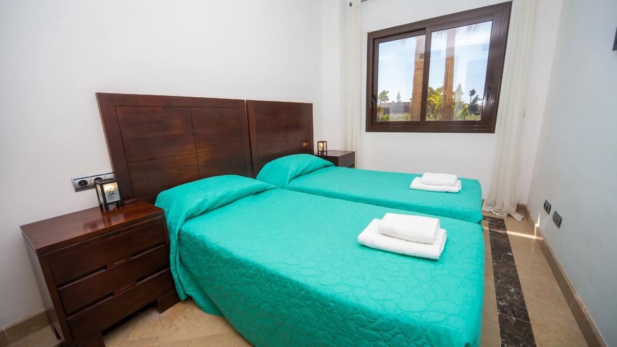 2 sypialnia Apartament na sprzedaż w La Duquesa / Puerto de la Duquesa z basenem garażem - 379 000 € (Ref: 9304838)