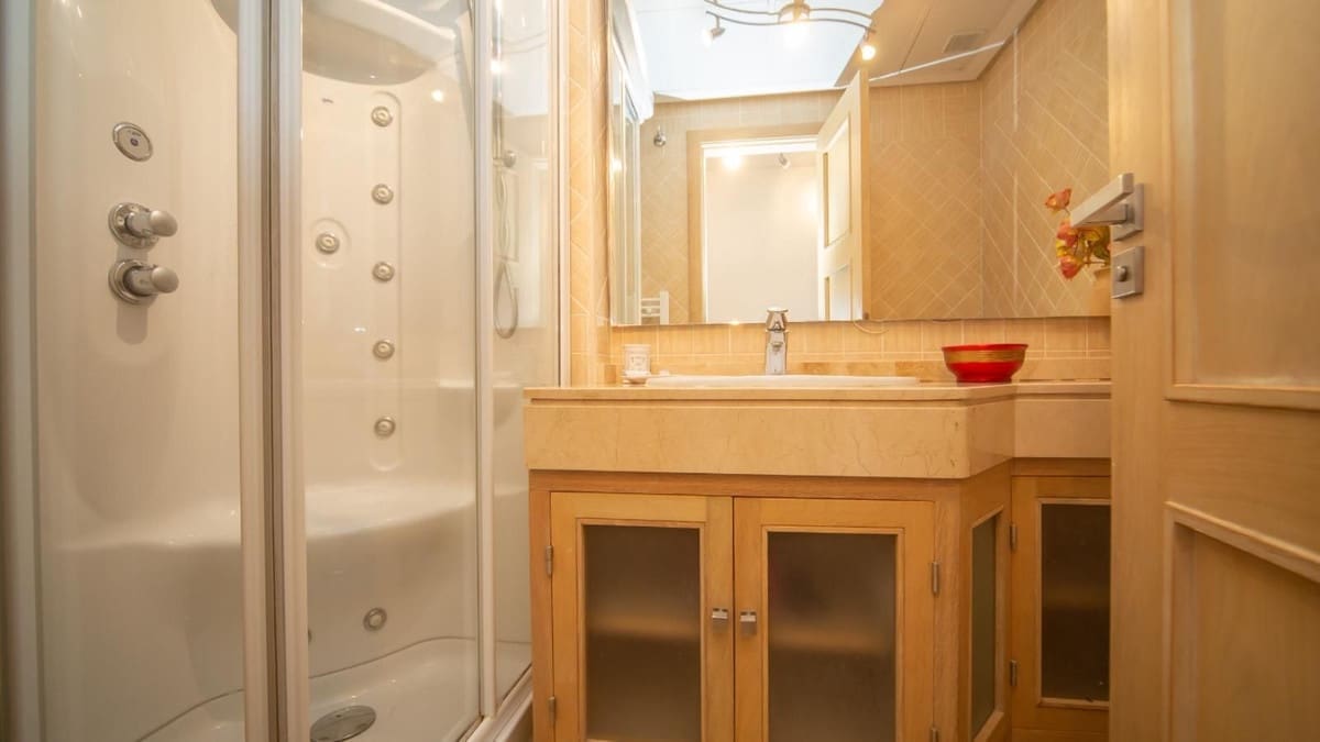 2 sypialnia Apartament na sprzedaż w La Duquesa / Puerto de la Duquesa z basenem garażem - 379 000 € (Ref: 9304838)