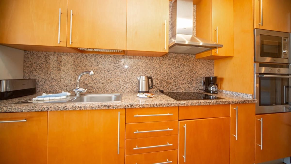 2 sypialnia Apartament na sprzedaż w La Duquesa / Puerto de la Duquesa z basenem garażem - 379 000 € (Ref: 9304838)