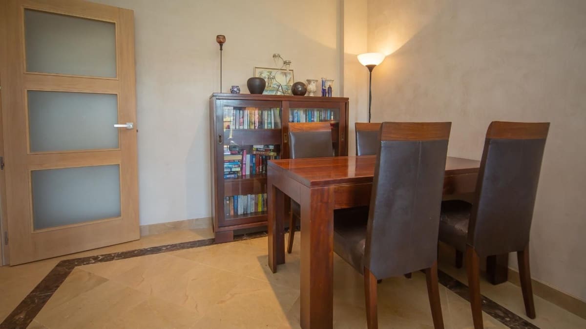 2 bedroom Apartment for sale in La Duquesa / Puerto de la Duquesa with pool garage - € 379,000 (Ref: 9304838)