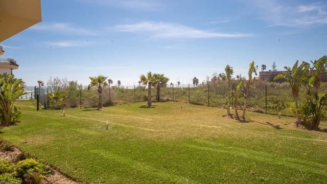 2 bedroom Apartment for sale in La Duquesa / Puerto de la Duquesa, Manilva with pool garage - € 379,000 (Ref: 9304838)