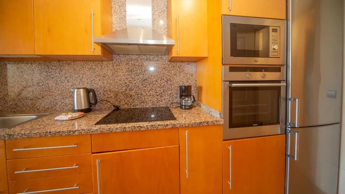 2 bedroom Apartment for sale in La Duquesa / Puerto de la Duquesa with pool garage - € 379,000 (Ref: 9304838)